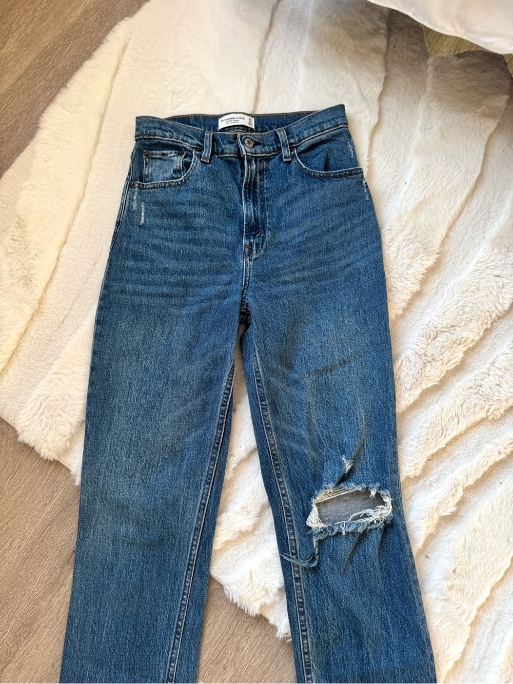 Abercrombie A&F The 90s Straight Ultra High-Rise Size 27